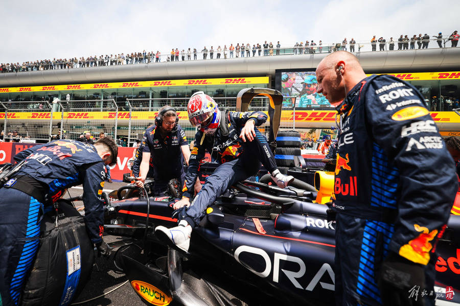 包含索伯车队碾压威廉姆斯,拉塞尔统治全场的词条 包含索伯车队碾压威廉姆斯,拉塞尔统治全场的词条