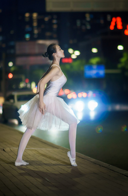 当北欧童话锁死安第斯雄鹰,拉亚的神级扑救如何导演莱比锡的惊天逆转