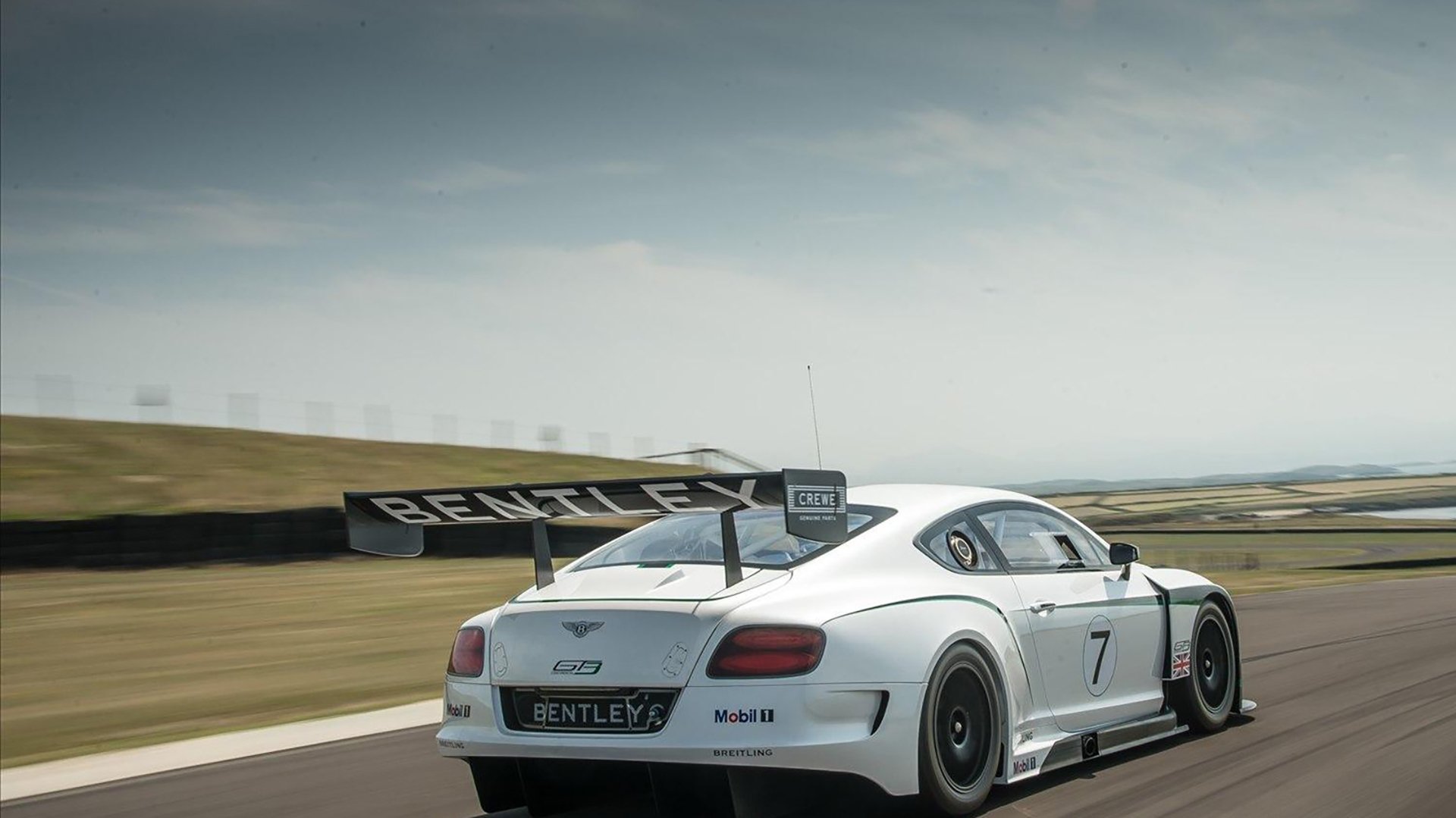 友谊赛惊现火力压制，阿尔及利亚的足球外交与拉什福德的最后一分钟救赎